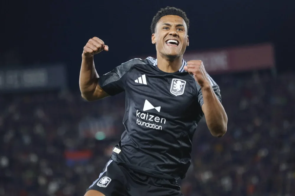 Watkins celebrando uno de los goles contra el Bolonia.